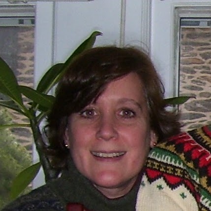 Elizabeth Hopkins Photo 28