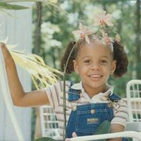 Julia Beatty Photo 35
