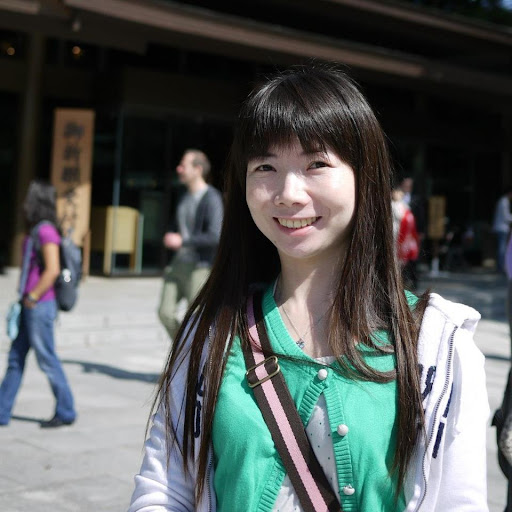 Julie Chang Photo 34