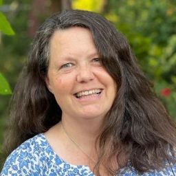 Julie Clark Photo 46