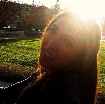 Rebecca Simon Photo 19
