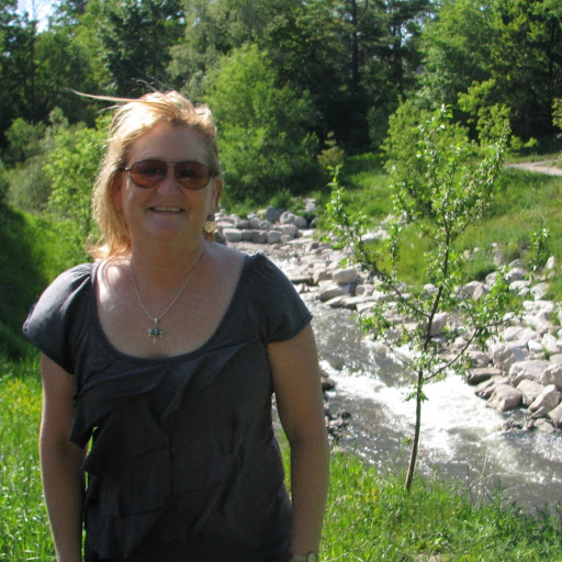 Shelley Edwards Photo 33