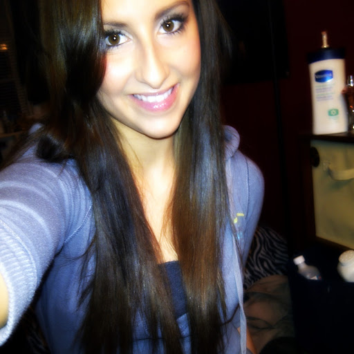 Julia Knowles Photo 28