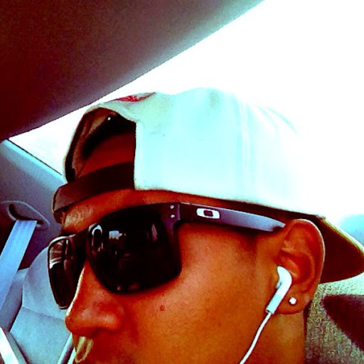 Robert Reyes Photo 13