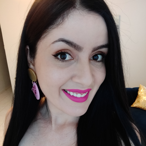 Elizabeth Cardona Photo 22