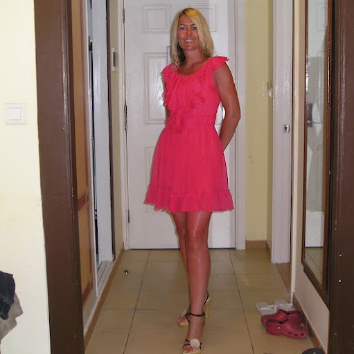 Louise Knowles Photo 9