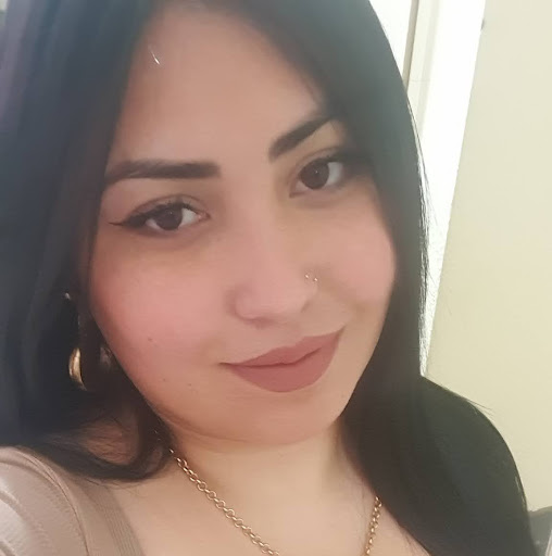 Claudia Vasquez Photo 20