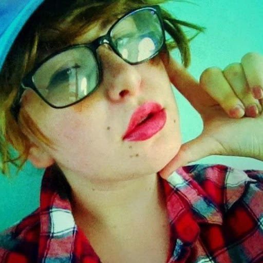 Christina Sutherland Photo 14