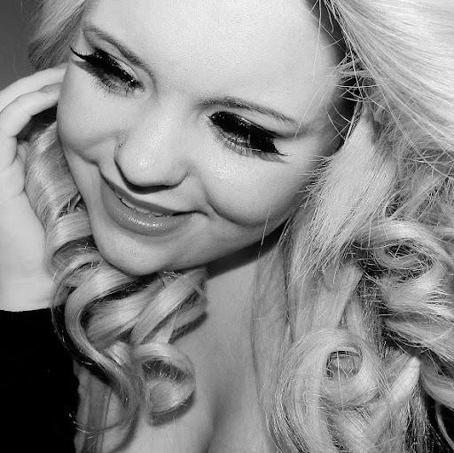 Robyn Churchill Photo 6