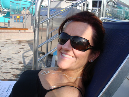 Laura Armstrong Photo 7