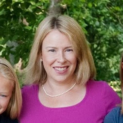 Elizabeth Russell Photo 15