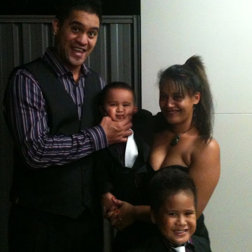 Billie Thompson Photo 10