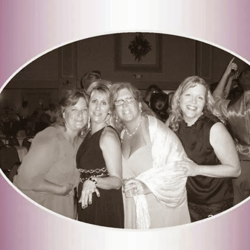 Renee Hall Photo 17