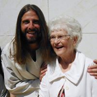Vickie Hall Photo 27