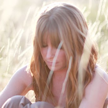 Elizabeth Hunt Photo 45