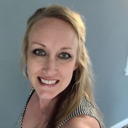 Amy Larsen Photo 34
