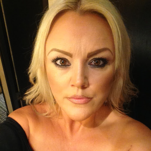 Louise Barrett Photo 29
