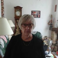 Elizabeth Mercier Photo 7