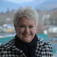 Cynthia Lucas Photo 17
