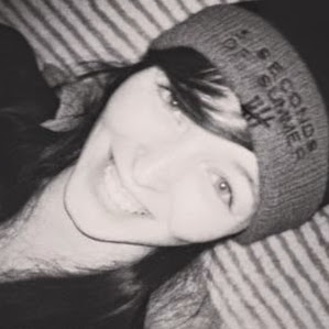Elizabeth Keating Photo 12
