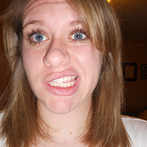 Stephanie Hilliard Photo 12