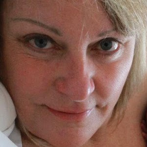 Shelley Edwards Photo 36