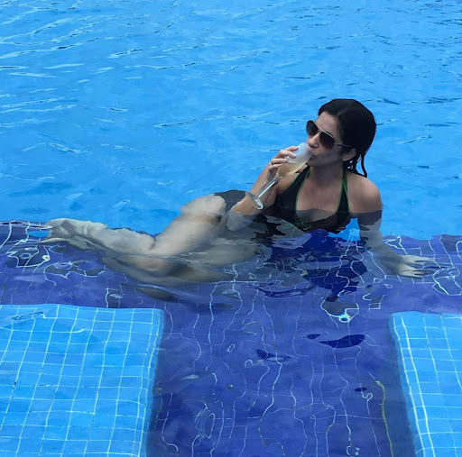 Jennifer Metzger Photo 33