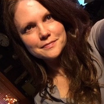 Jennifer Lambert Photo 19