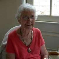 Elizabeth Smalley Photo 24