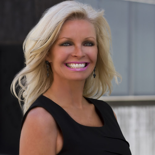 Vicki Anderson Photo 32