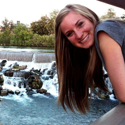 Emily Downing Photo 15