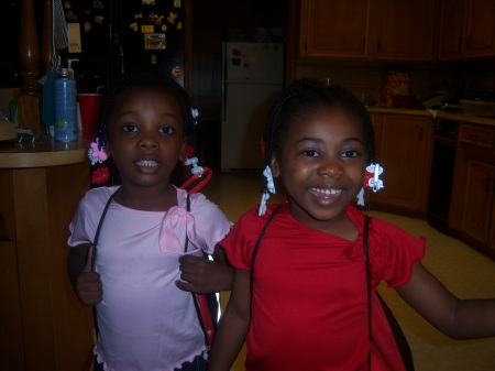 Kimberly Caldwell Photo 32