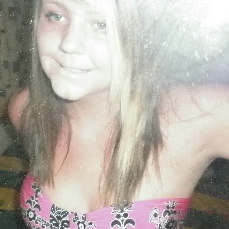 Danielle Knowles Photo 12