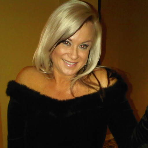 Robyn Mercer Photo 15