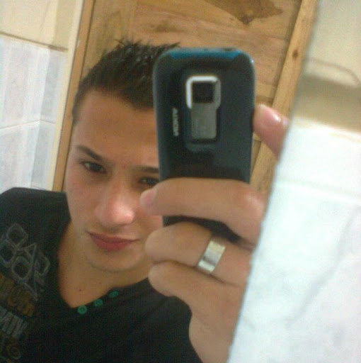 Richard Velasquez Photo 33
