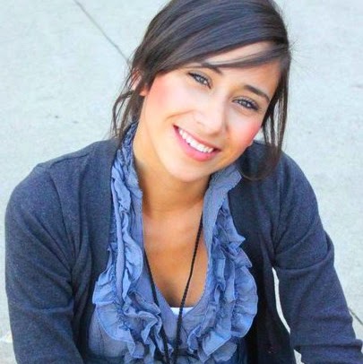 Desiree Flores Photo 39