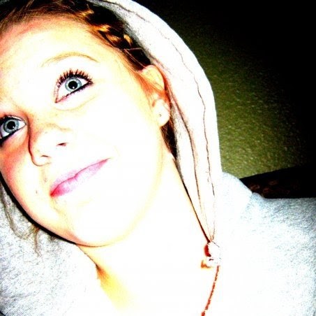 April Phillips Photo 16