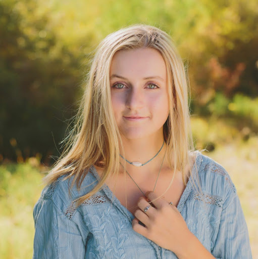 Caroline Applegate Photo 9
