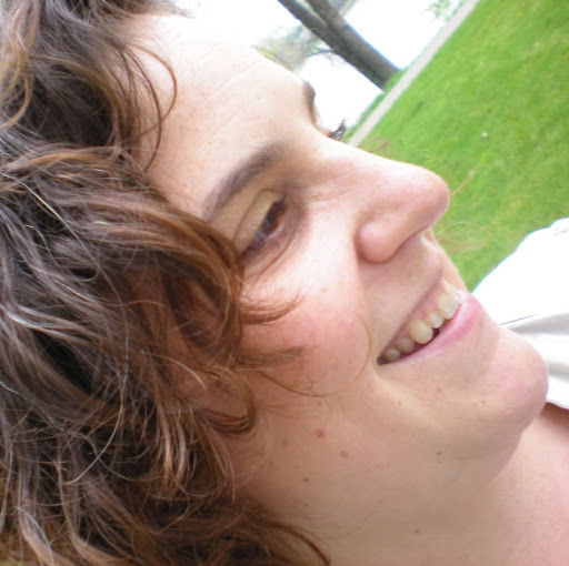 Pamela Thompson Photo 21