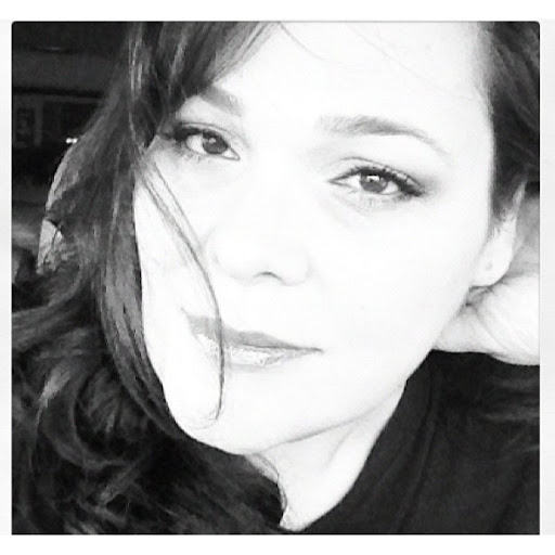 Danielle Benson Photo 35