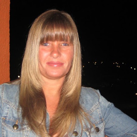 Angela Hull Photo 9