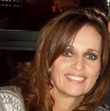 Deborah Hunt Photo 10
