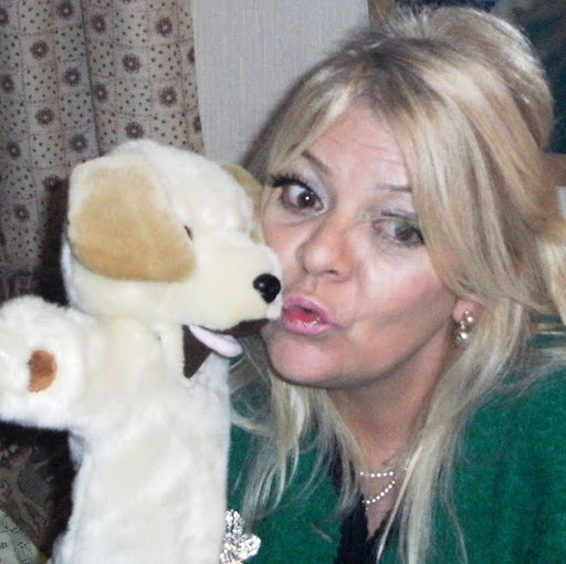Julia Conway Photo 9
