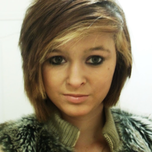 Carly Andrews Photo 4