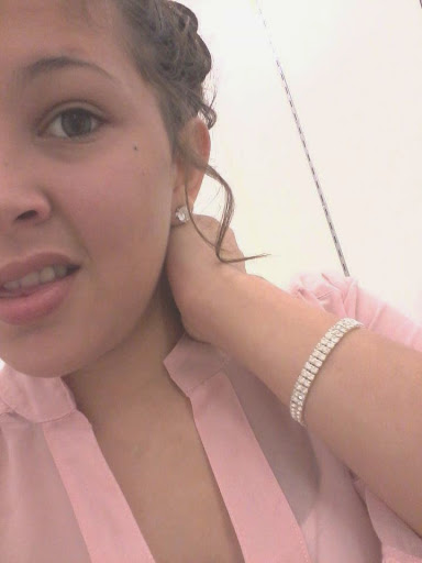 Stephanie Flores Photo 2