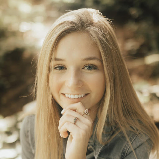 Laura Devine Photo 8