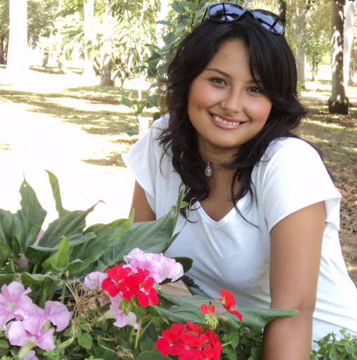 Paola Becerril Photo 6