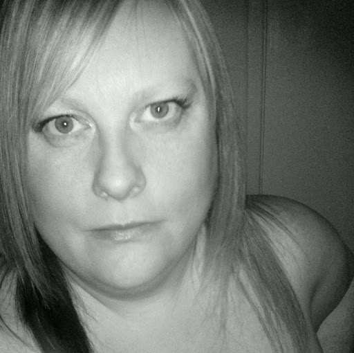Elizabeth Russell Photo 13