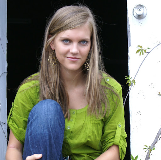 Caroline Anderson Photo 36
