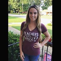 Elizabeth Hopkins Photo 20